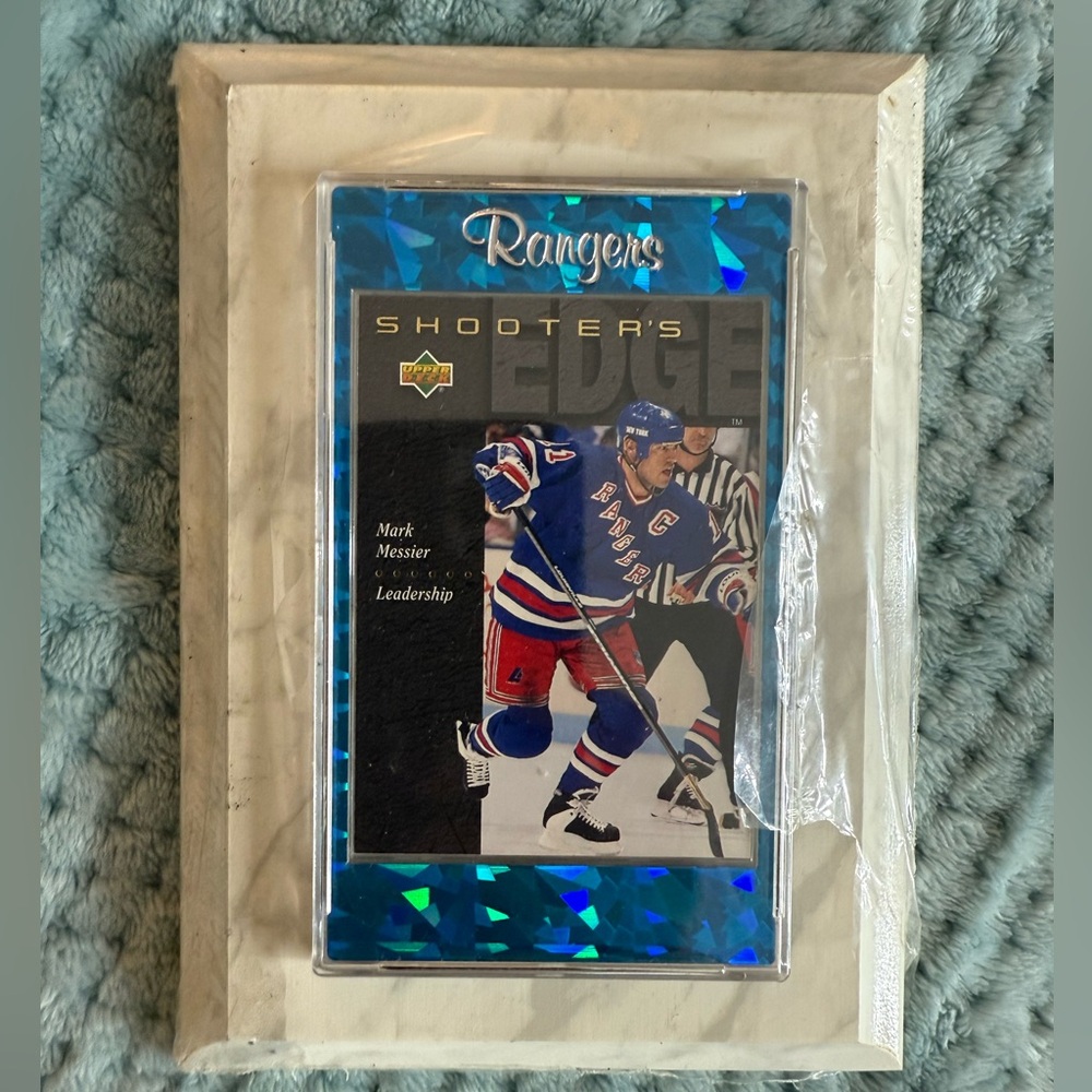 New York Rangers Shooter's Mark Messier Edge Trading Card